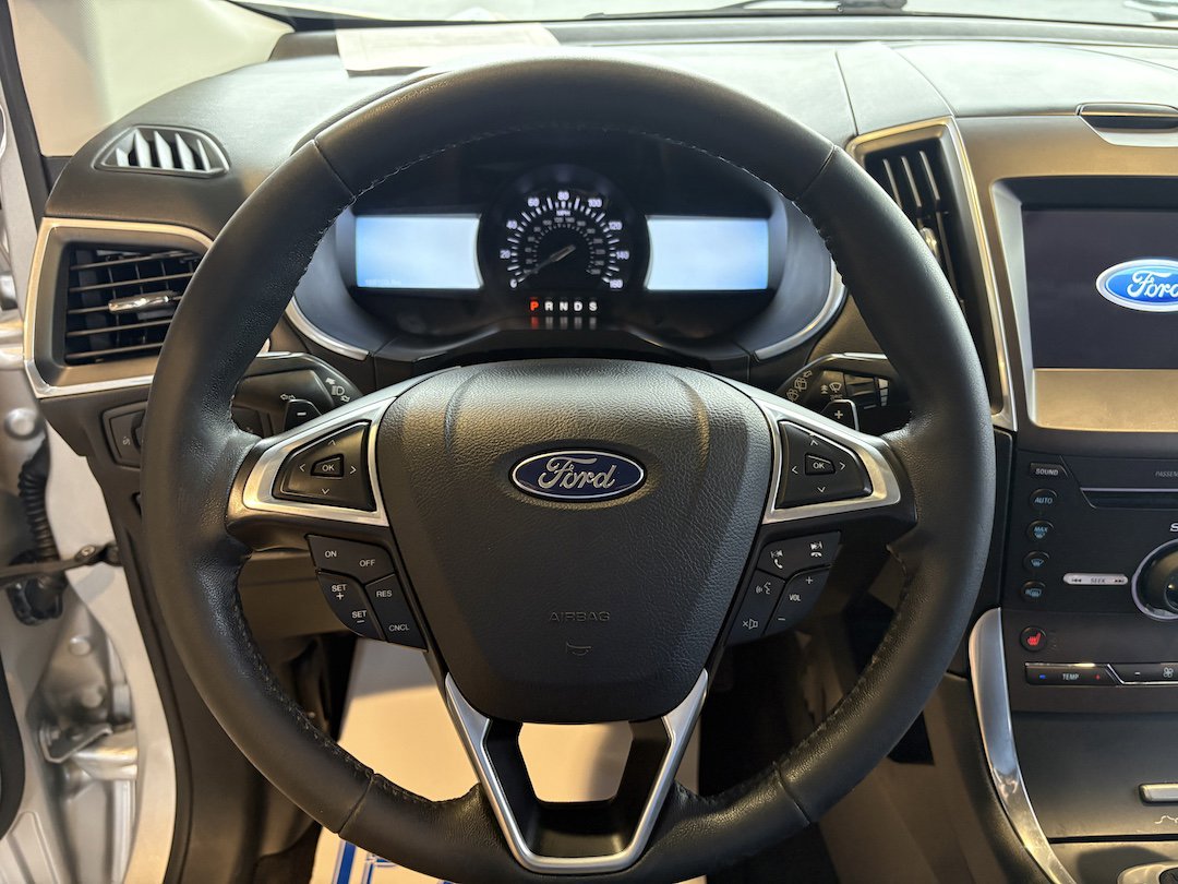 Used 2016 Ford Edge Titanium w/ Technology Package image 11