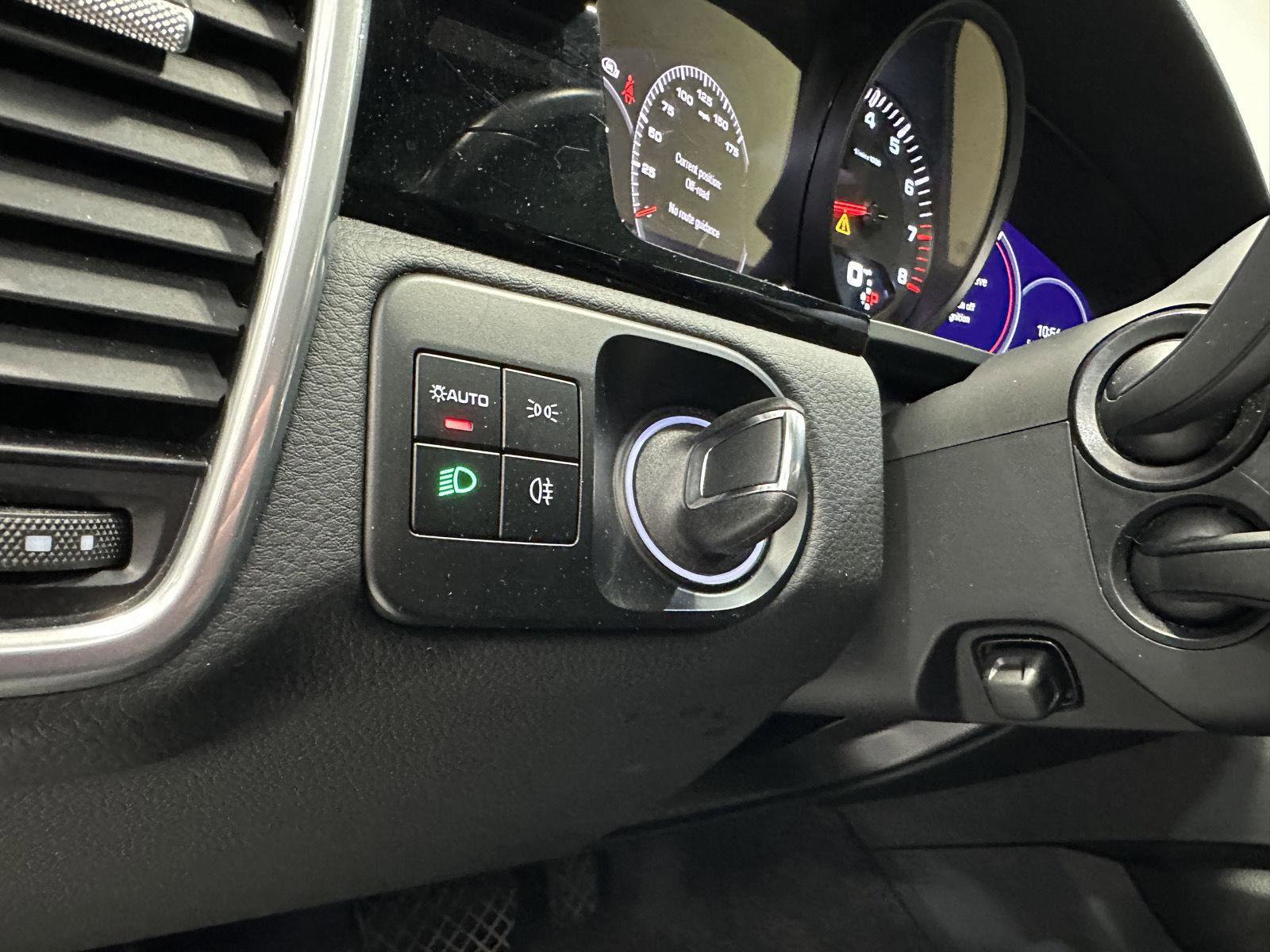 Used 2022 Porsche Cayenne Platinum Edition image 20