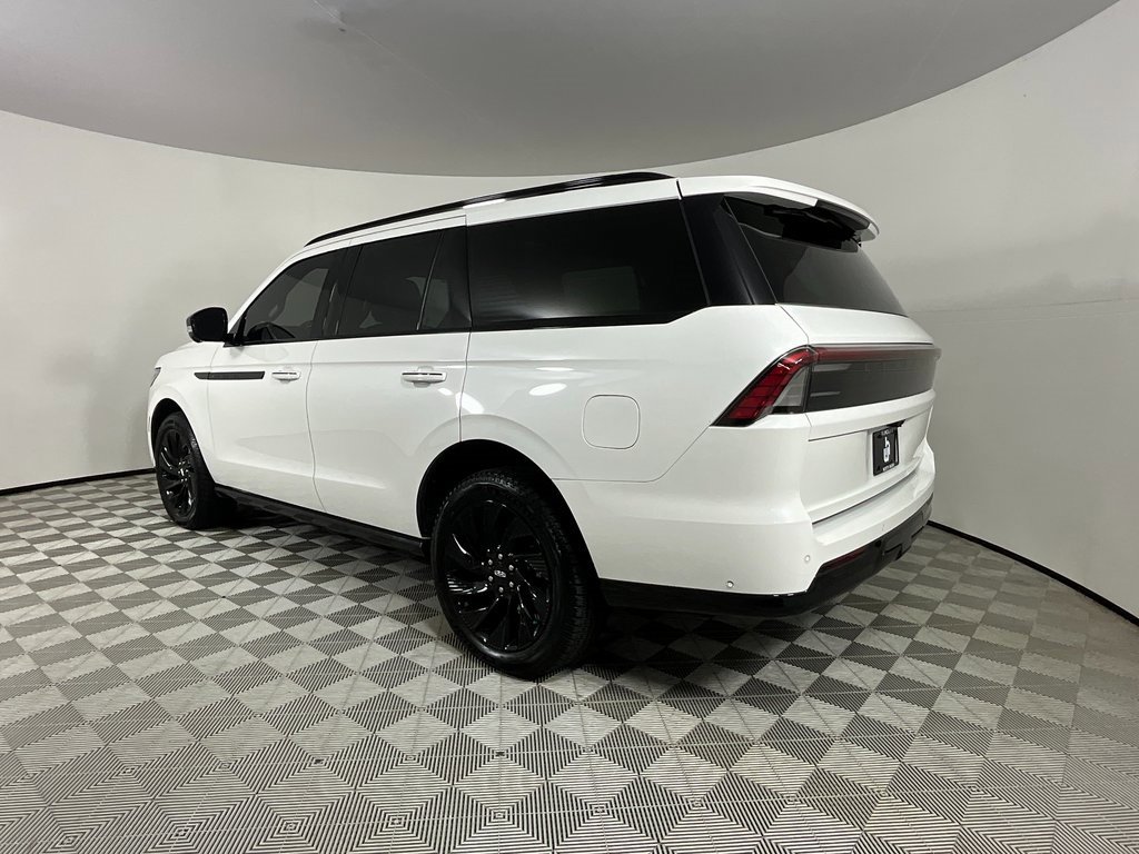 Used 2025 Lincoln Navigator Reserve w/ Jet Appearance Package image 3
