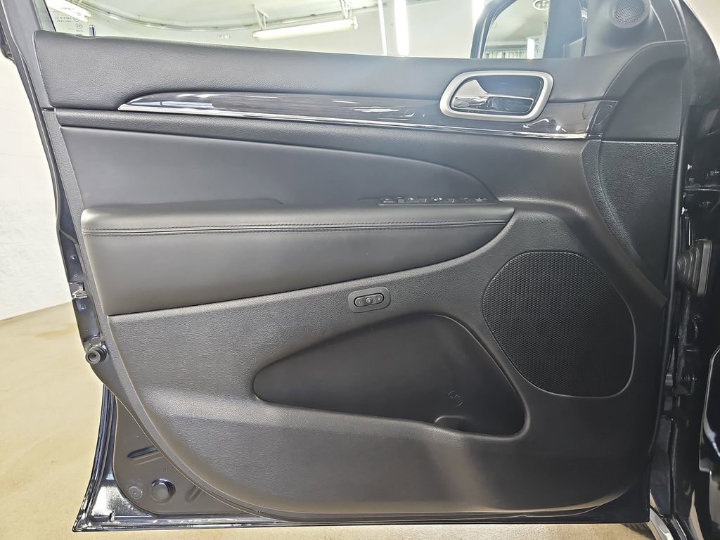 Used 2018 Jeep Grand Cherokee Overland image 31