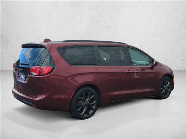 Used 2020 Chrysler Pacifica Touring-L FWD image 5