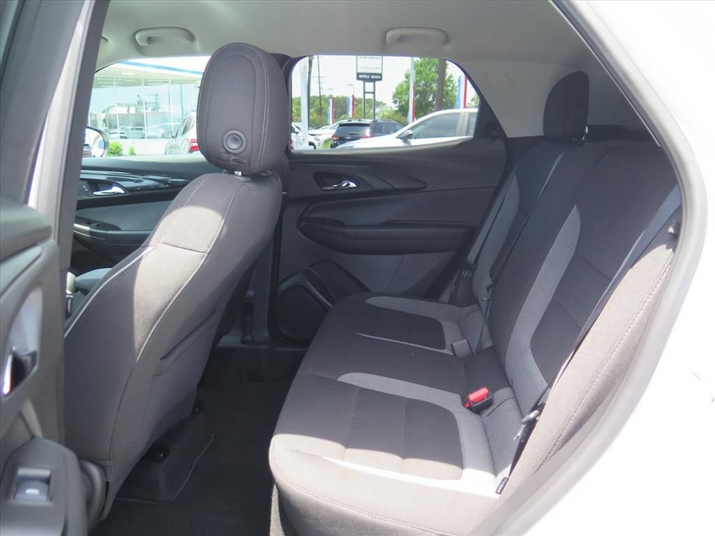 Used 2025 Chevrolet TrailBlazer LT w/ LT Cold Weather Package FWD image 16