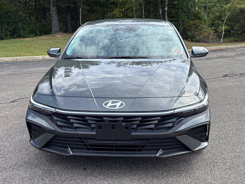 New 2026 Hyundai Elantra SE FWD image 2