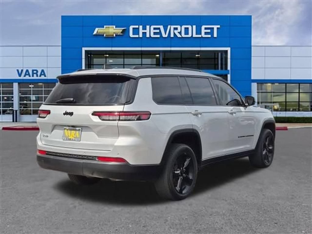 Used 2024 Jeep Grand Cherokee L Altitude RWD image 5
