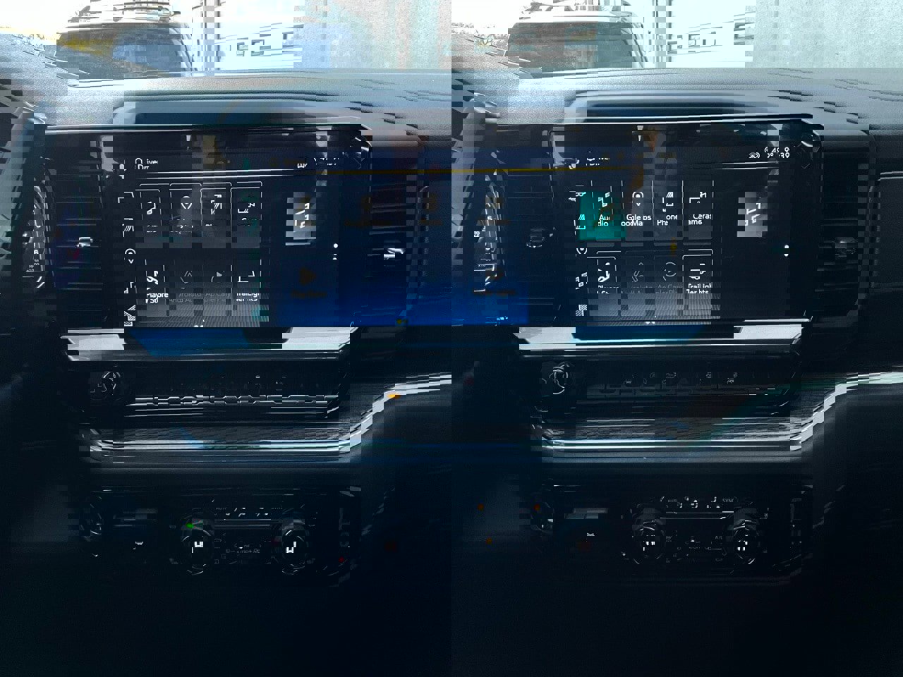 Used 2025 Chevrolet Silverado 1500 LT image 23