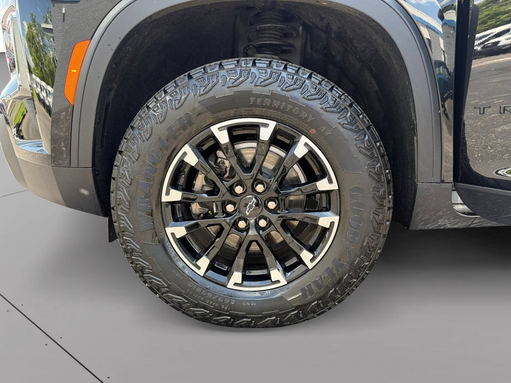 Used 2026 Chevrolet Traverse Z71 w/ LPO, Floor Liner Package AWD/4WD image 38