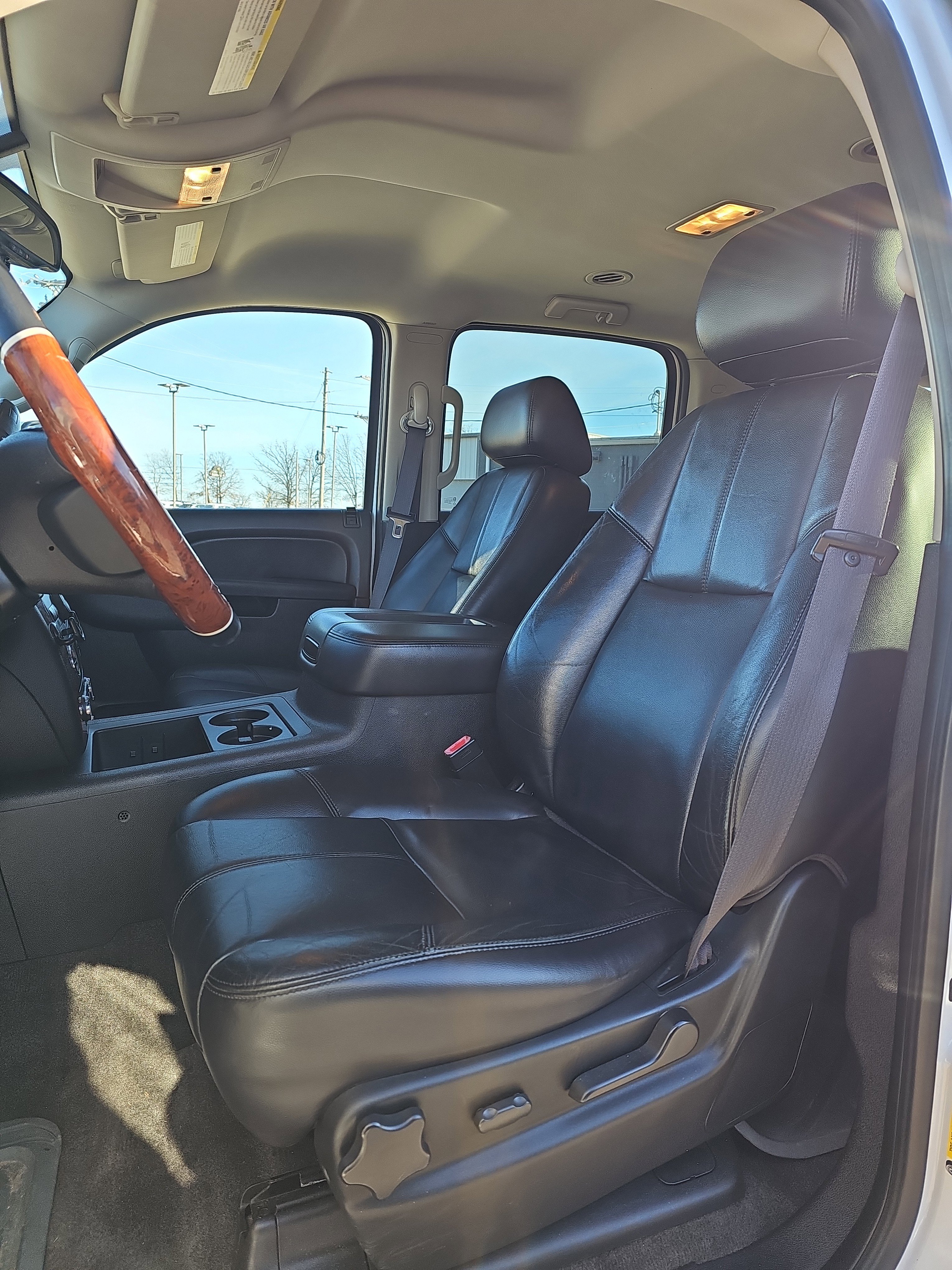 Used 2010 Chevrolet Suburban LT image 20