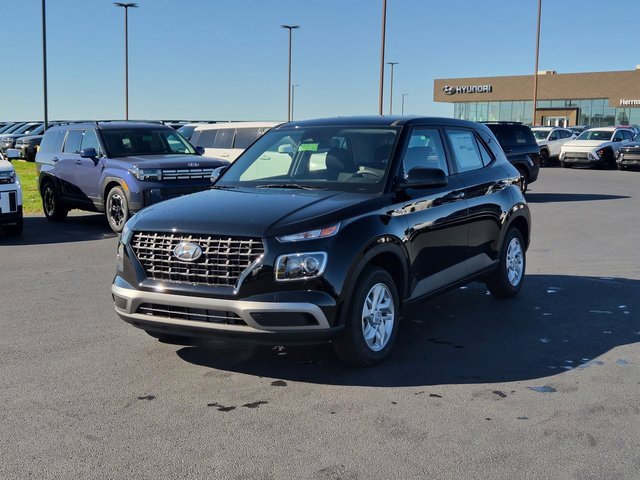 New 2026 Hyundai Venue SE image 3