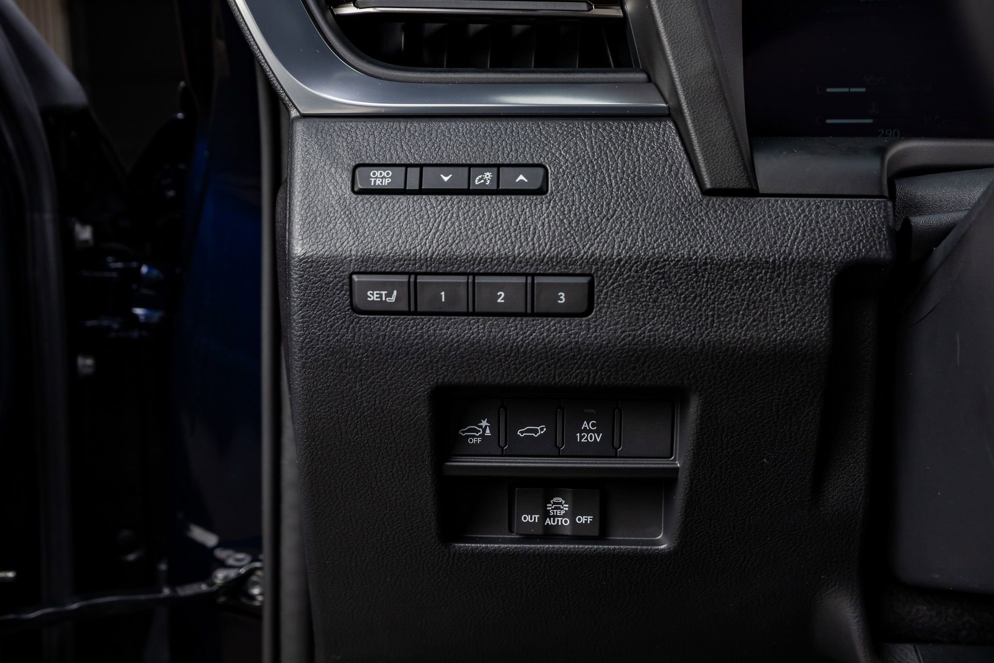 Used 2025 Lexus GX 550 w/ Accessory Package (2T) image 21