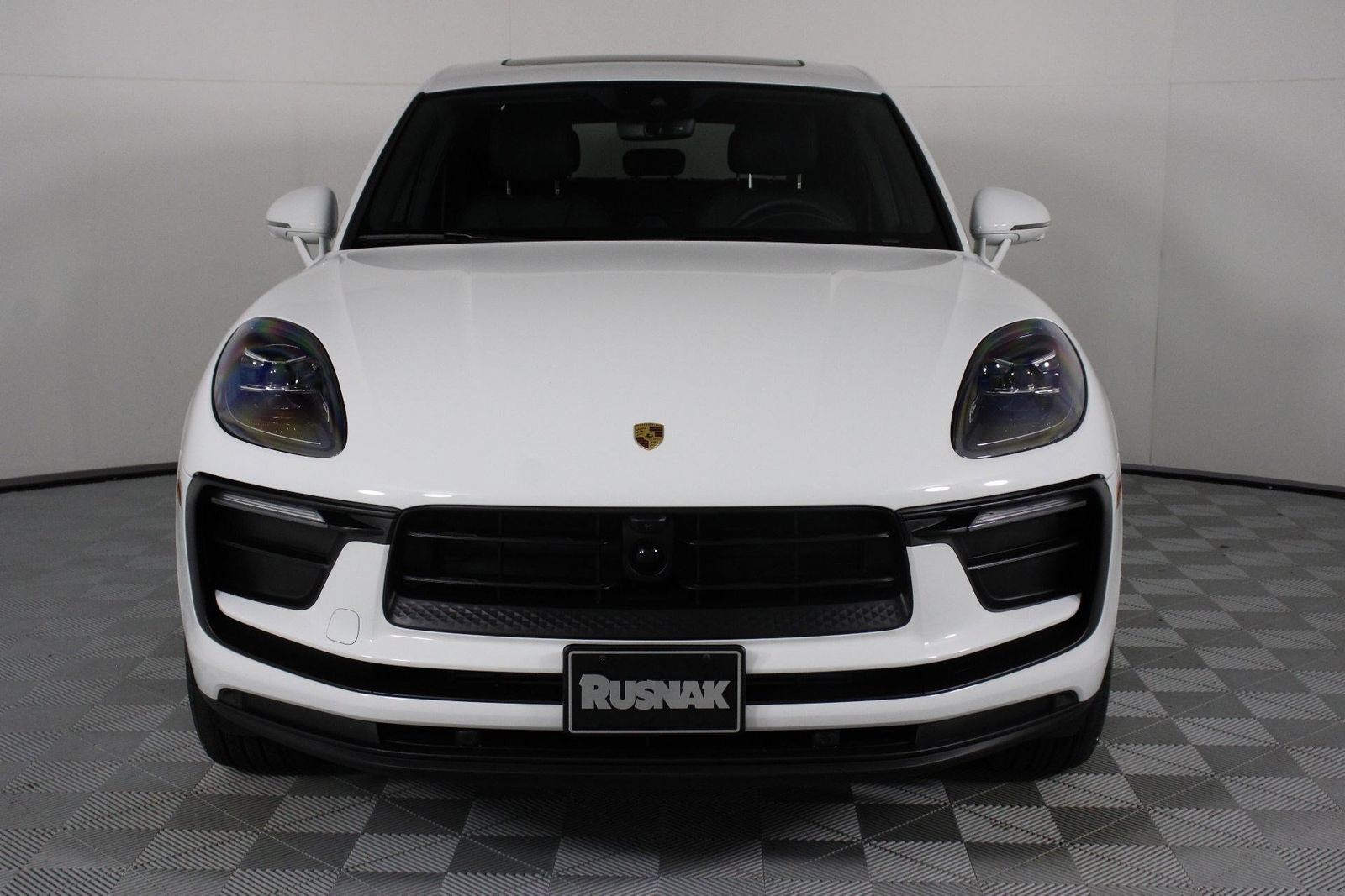 Certified 2026 Porsche Macan AWD/4WD image 10
