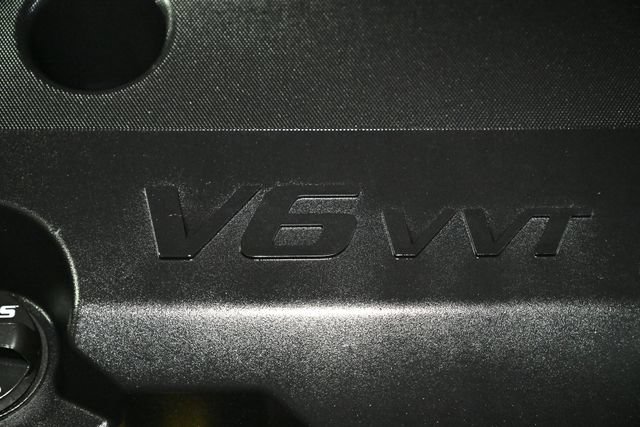 Used 2021 Chevrolet Traverse LS FWD image 16