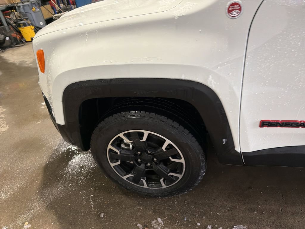 Used 2023 Jeep Renegade Trailhawk w/ Trailhawk Elite Group image 9