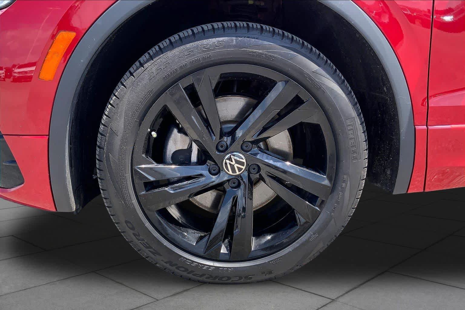 Used 2024 Volkswagen Tiguan SE R-Line FWD image 10