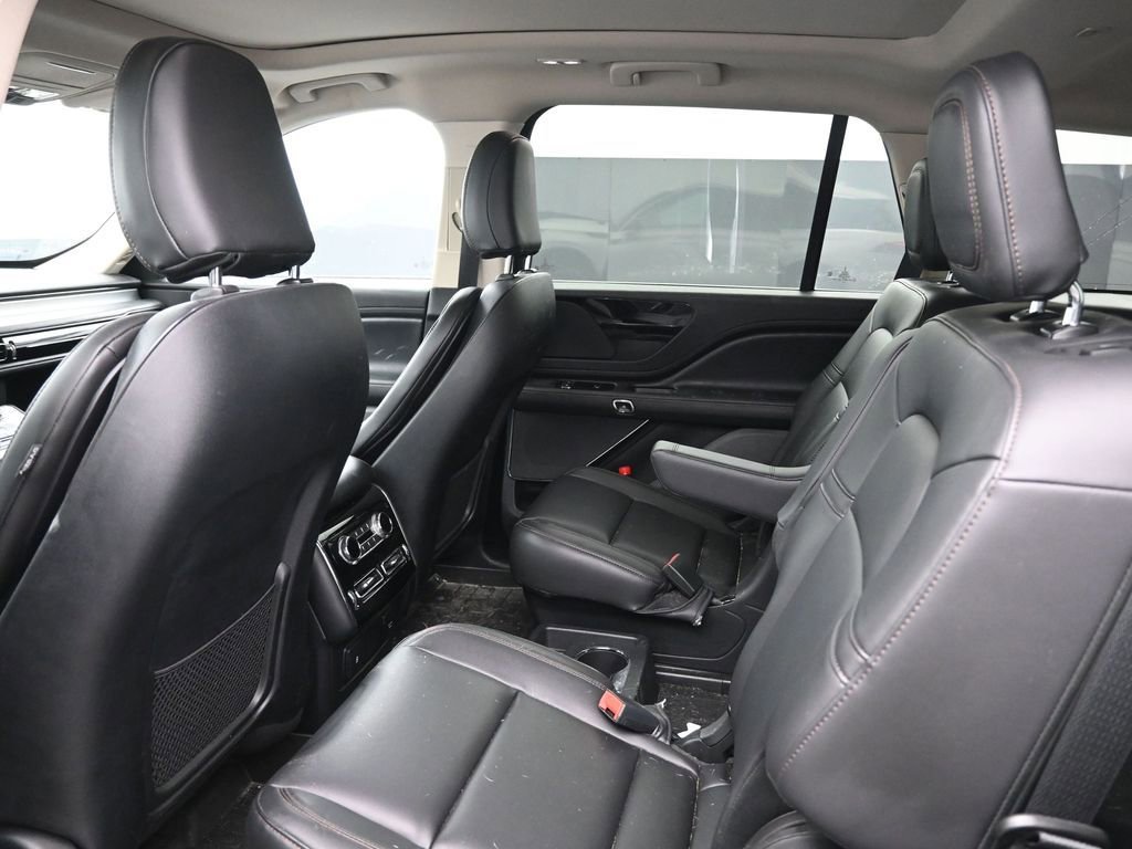 Used 2023 Lincoln Aviator AWD w/ Premium Package image 17