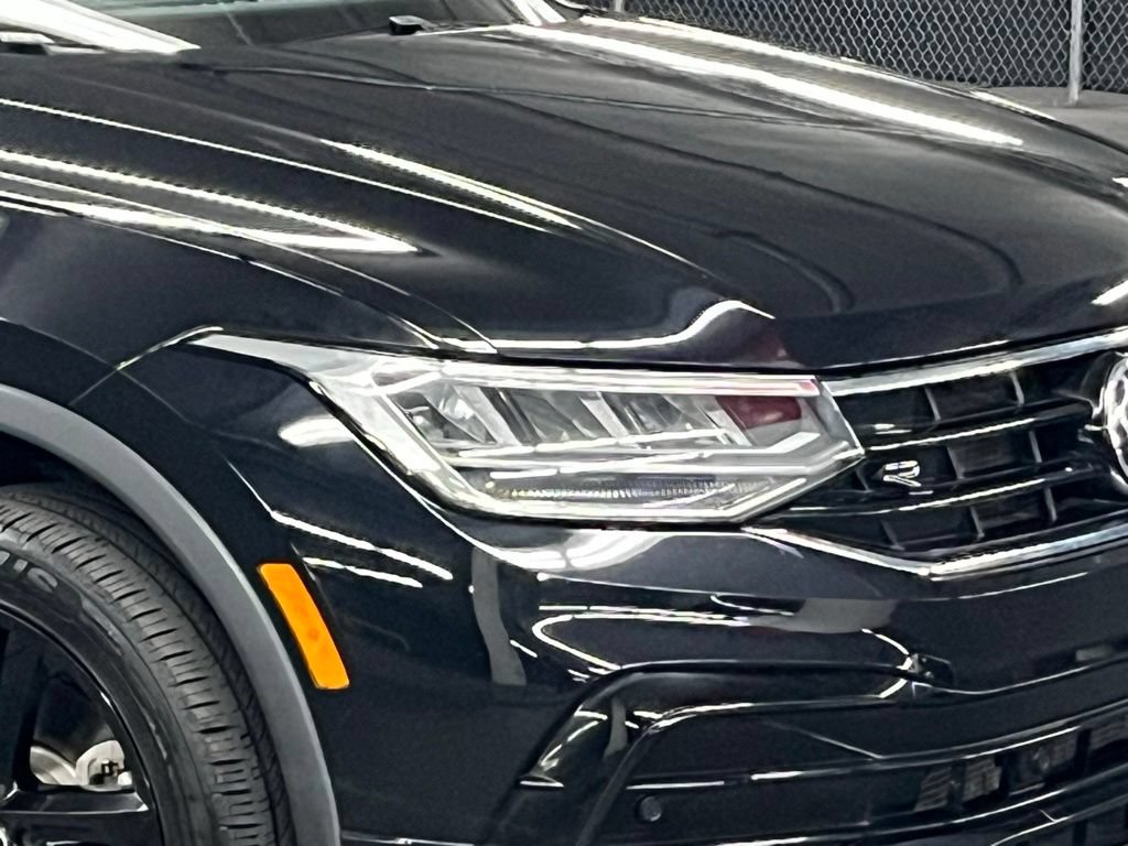 Certified 2023 Volkswagen Tiguan SE R-Line FWD image 40