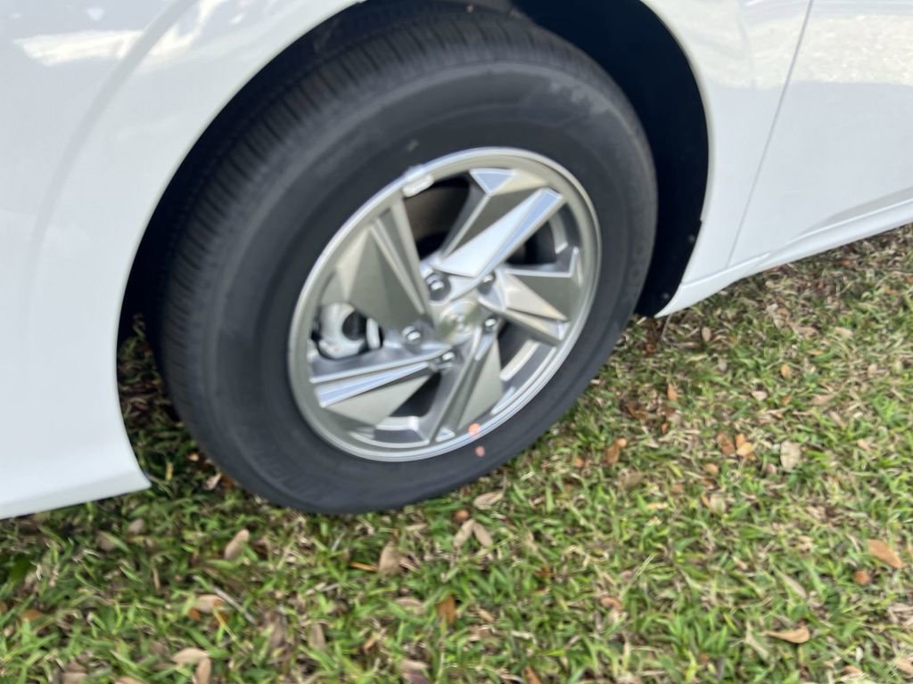 Used 2026 Hyundai Elantra SE image 16