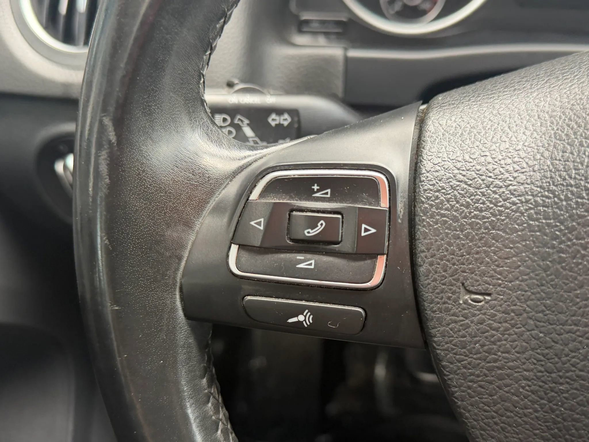 Used 2016 Volkswagen Tiguan S FWD image 21
