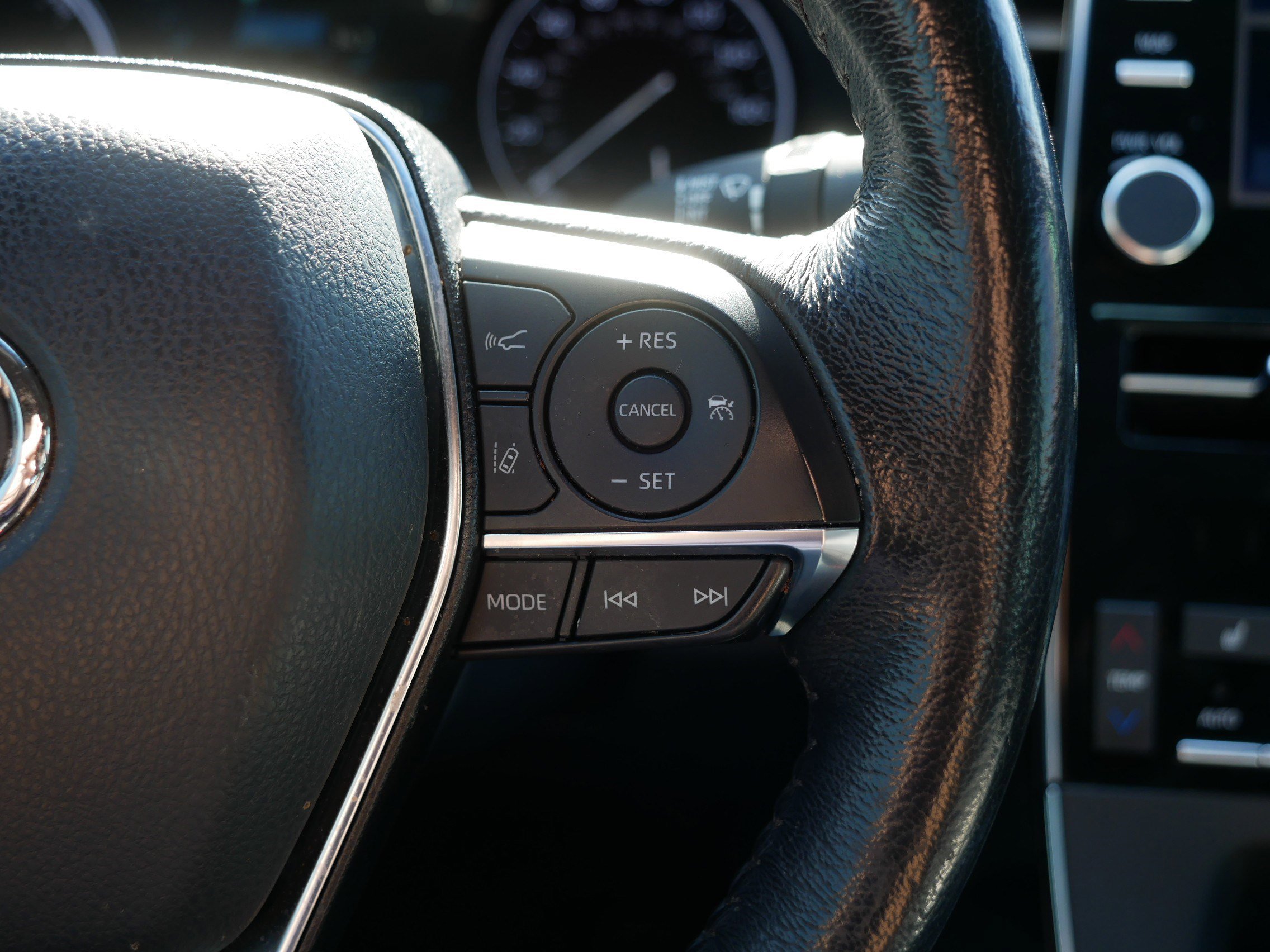 Used 2020 Toyota Avalon XLE FWD image 30