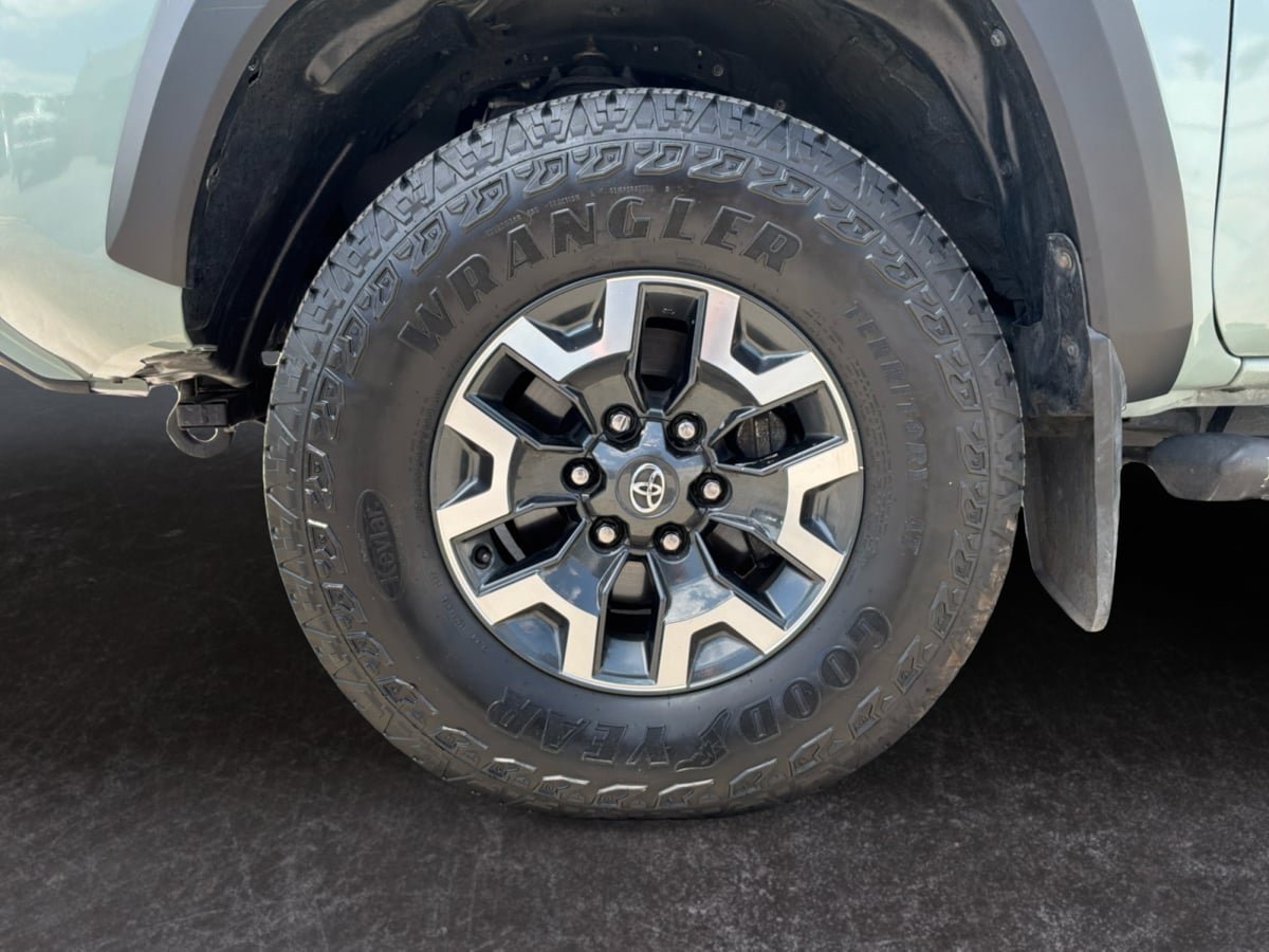 Used 2022 Toyota Tacoma TRD Off-Road w/ Technology Package AWD/4WD image 9