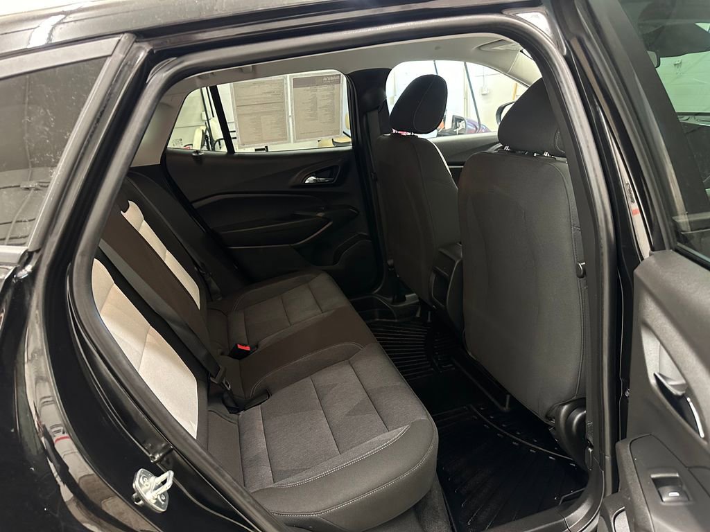 Used 2024 Chevrolet Trax LS image 25