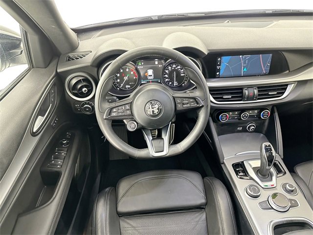 Used 2022 Alfa Romeo Stelvio Veloce image 11