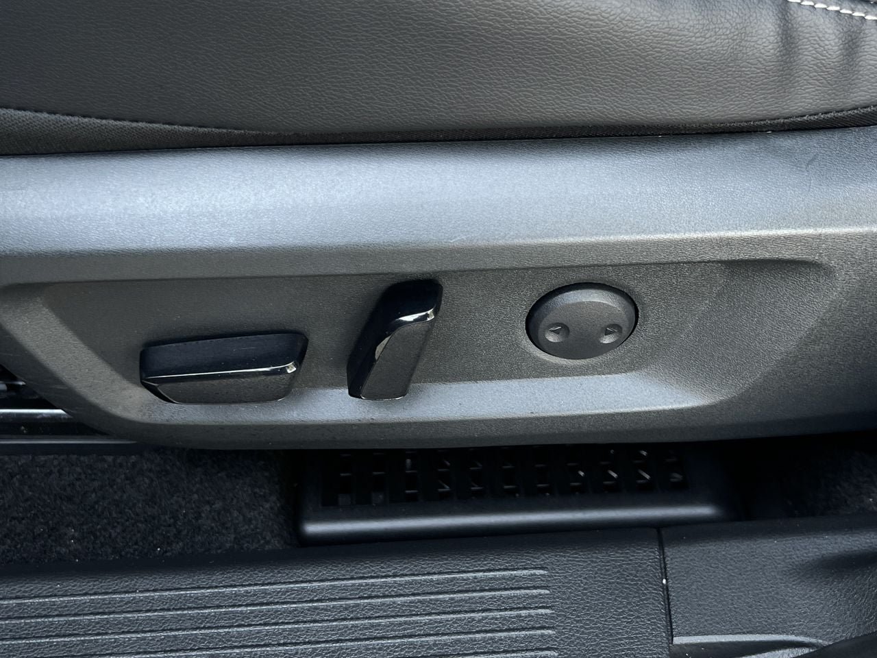 Used 2021 Nissan Rogue SL w/ Premium Package FWD image 9