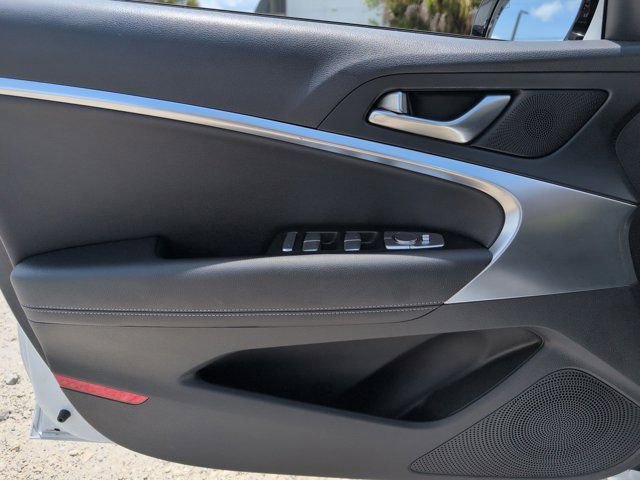 Used 2025 Genesis G70 2.5T RWD image 11