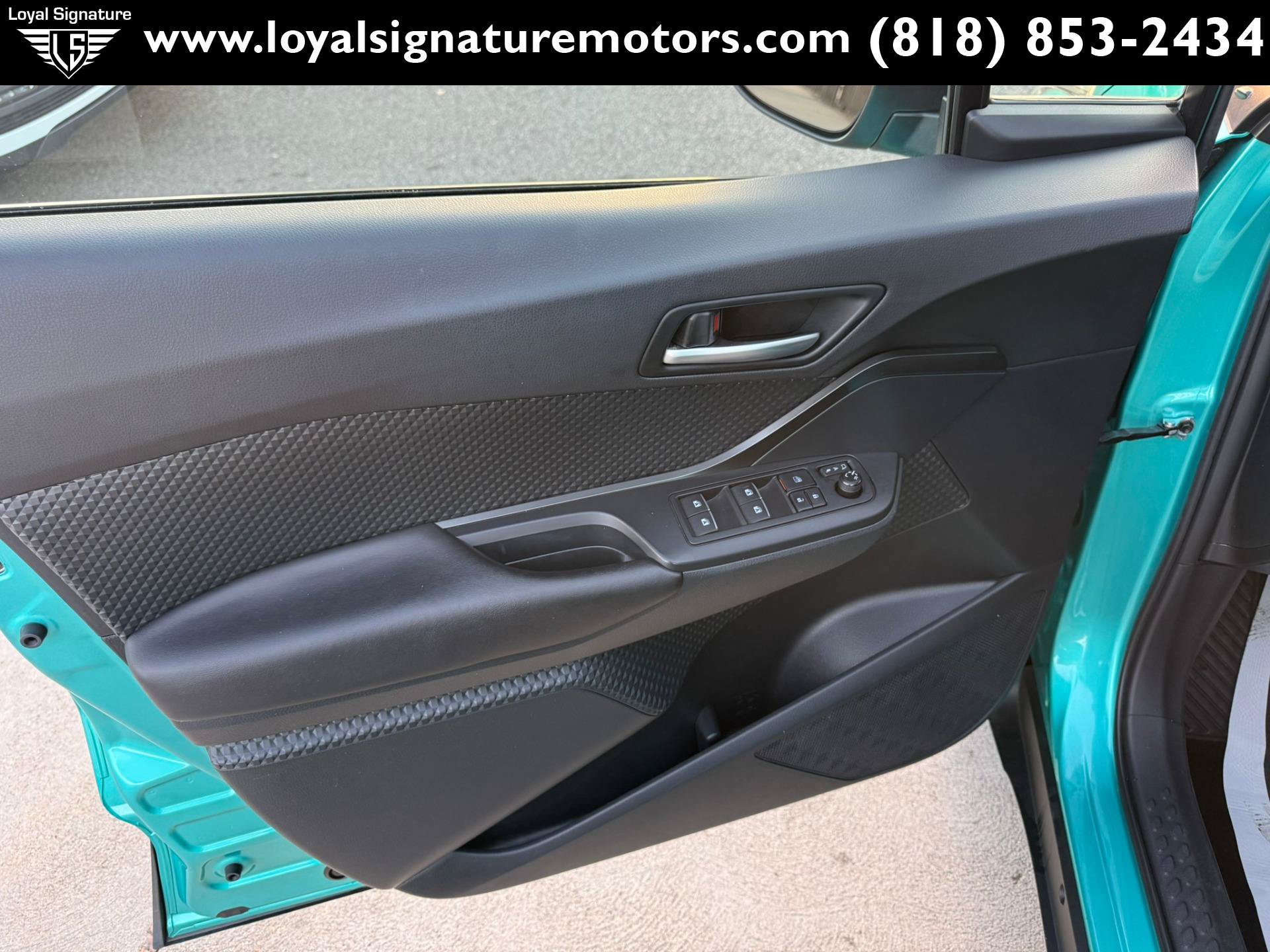 Used 2018 Toyota C-HR XLE FWD image 17