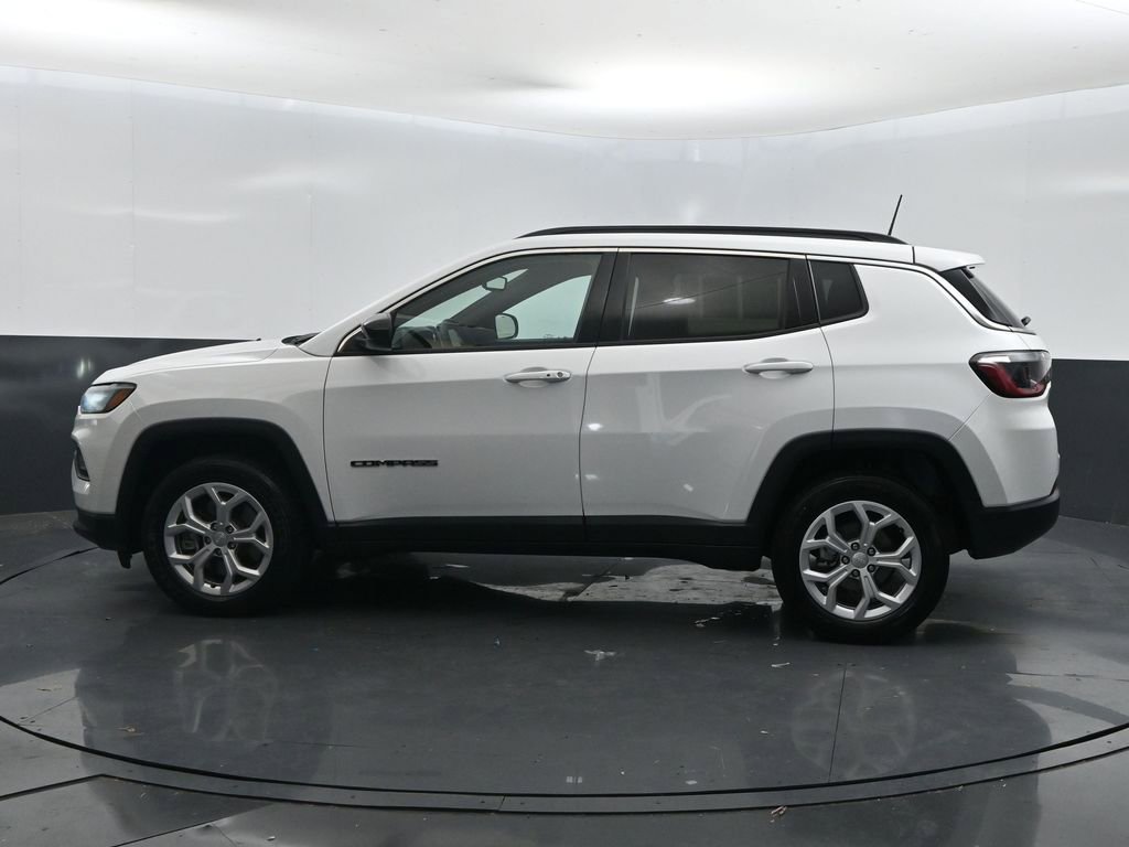 Used 2024 Jeep Compass Latitude image 3