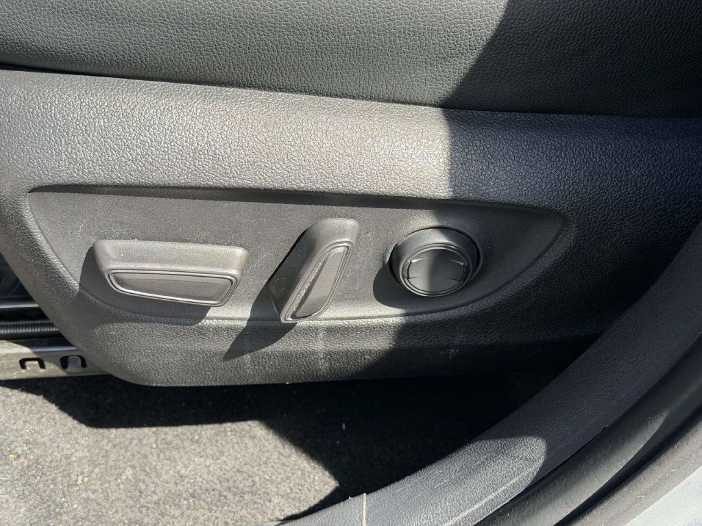 Used 2025 Toyota Grand Highlander AWD image 16
