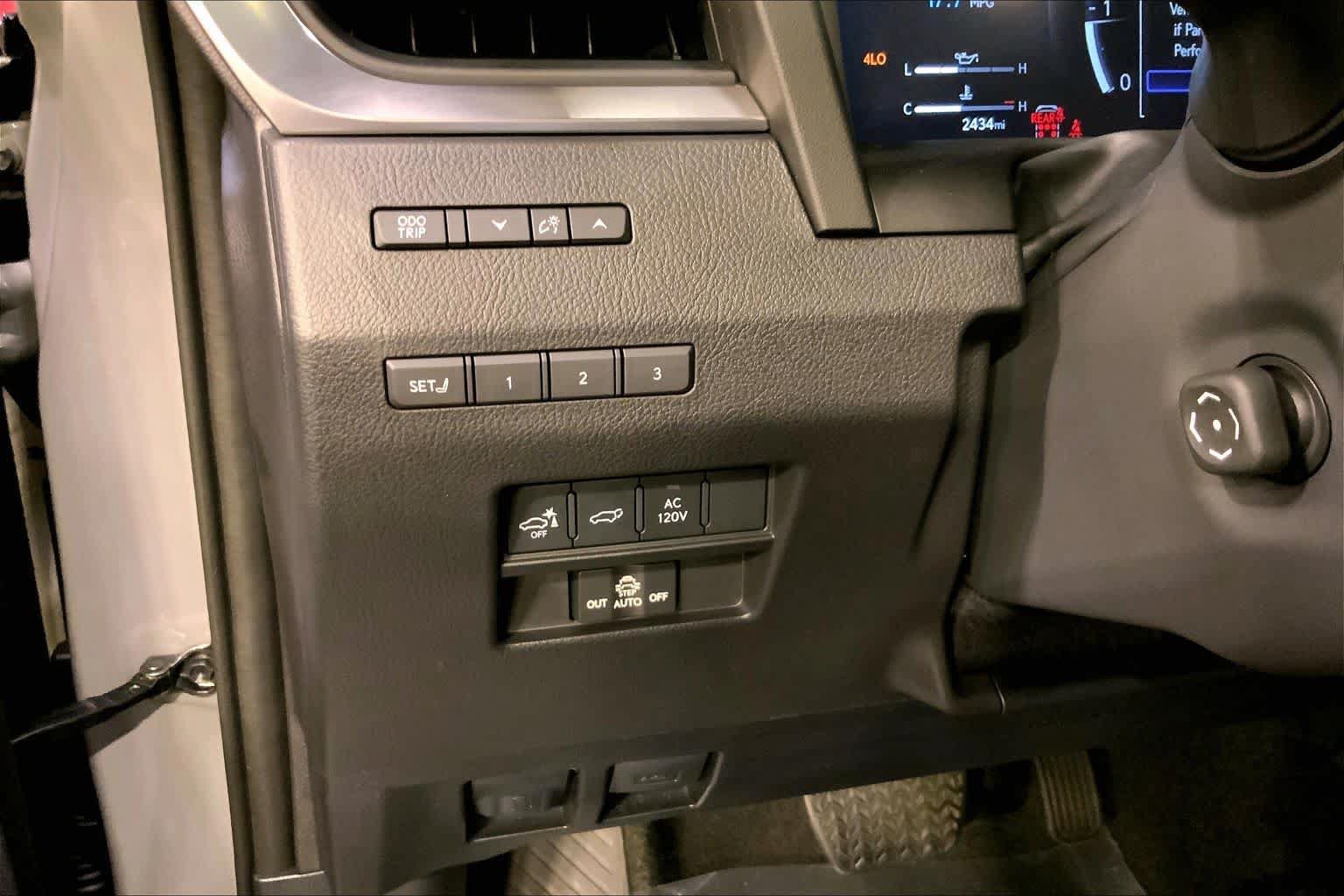 Used 2024 Lexus GX 550 w/ Cold Area Package AWD/4WD image 35