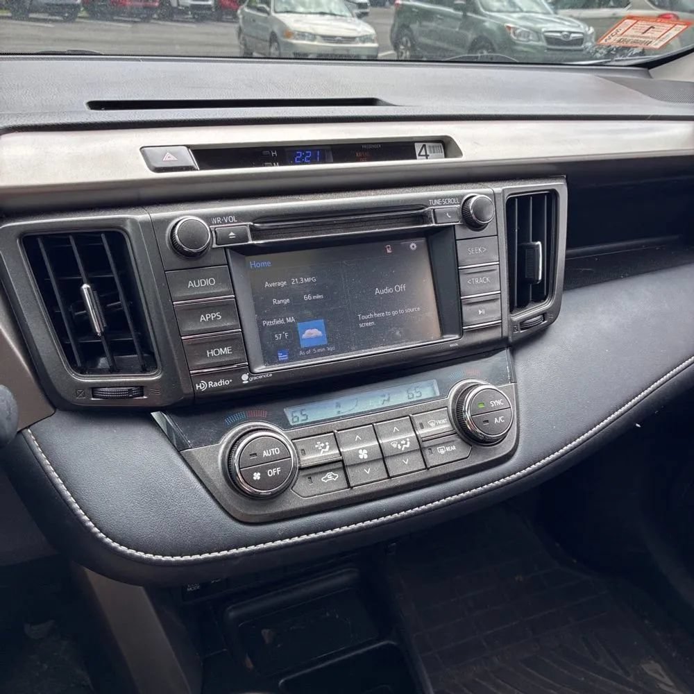 Used 2014 Toyota RAV4 XLE AWD/4WD image 28