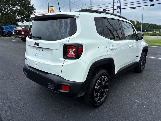 Certified 2023 Jeep Renegade Latitude w/ Sun/Sound Group AWD/4WD image 3