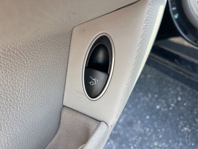 Used 2009 Mercedes-Benz E 350 4MATIC Sedan image 27