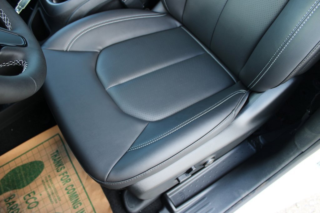 New 2026 Chrysler Pacifica Select w/ S Appearance Package image 24