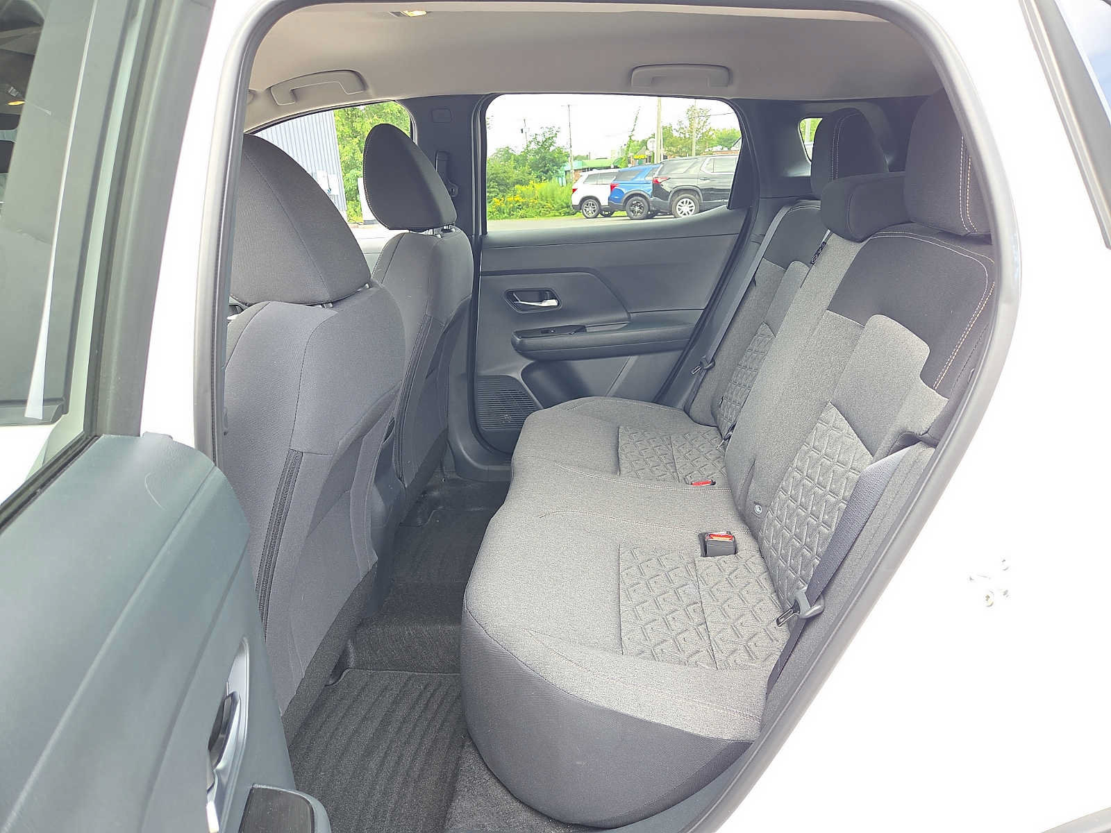 Used 2025 Nissan Kicks SV AWD/4WD image 11