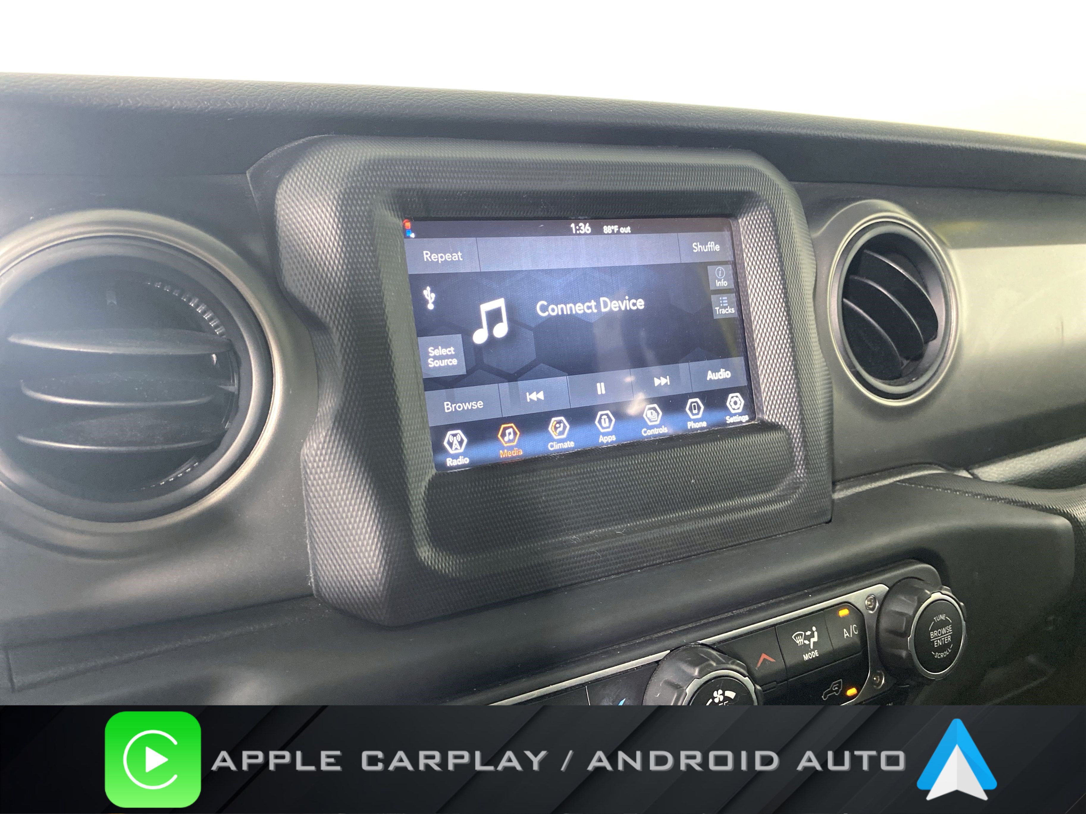 Used 2023 Jeep Gladiator Sport w/ Off Road Group AWD/4WD image 2