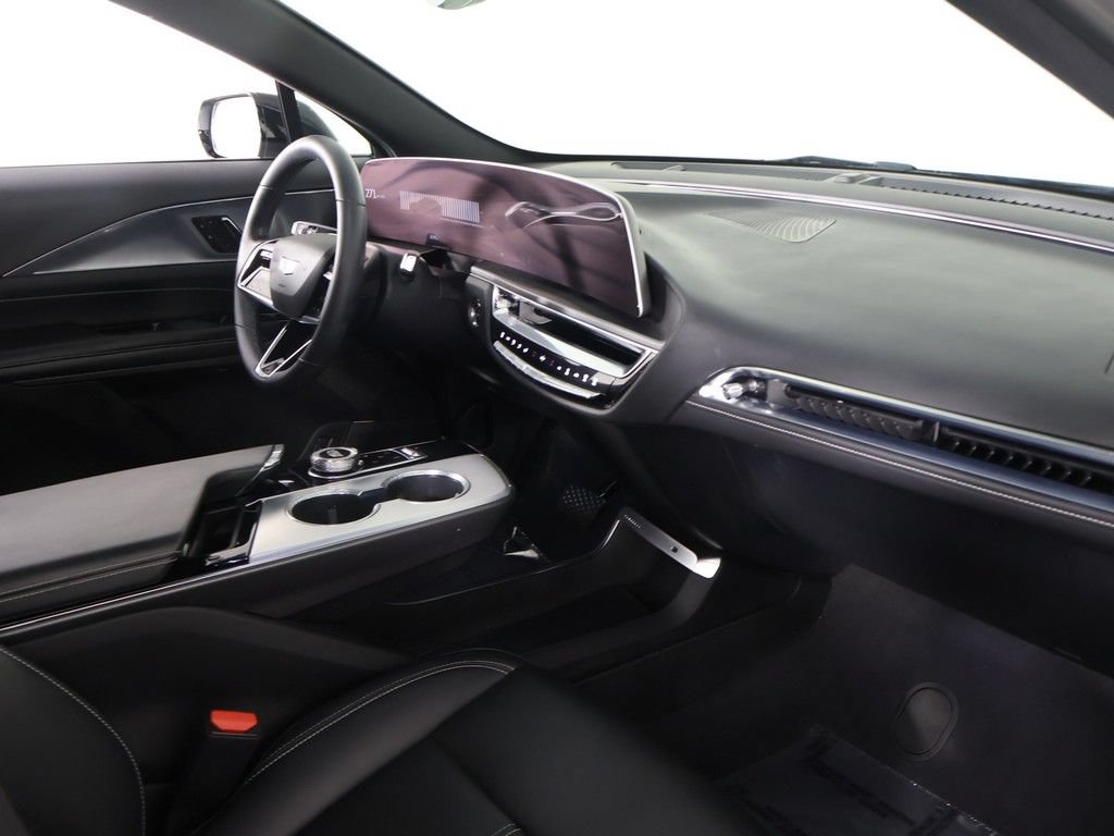 Used 2024 Cadillac Lyriq Tech RWD image 30