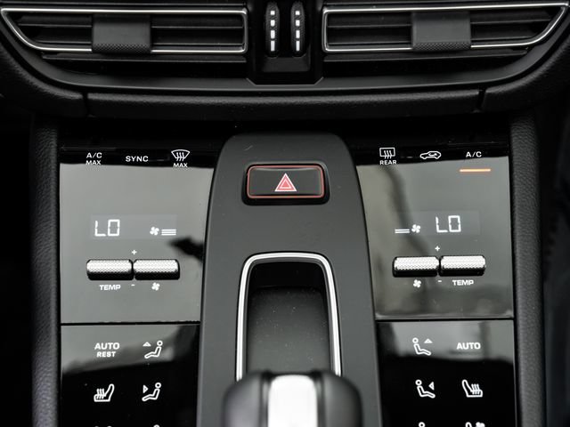 Certified 2026 Porsche Macan AWD/4WD image 18