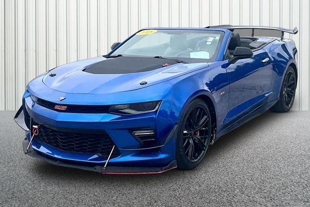 Used 2018 Chevrolet Camaro SS RWD image 2