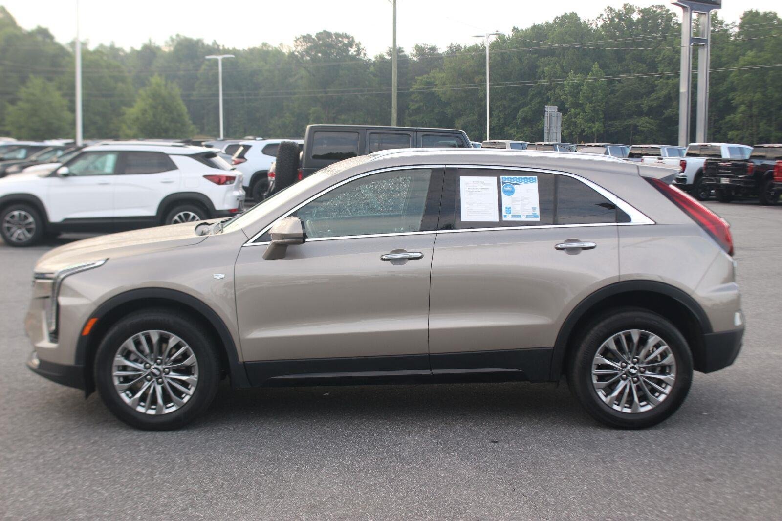 Used 2024 Cadillac XT4 Premium Luxury FWD image 4
