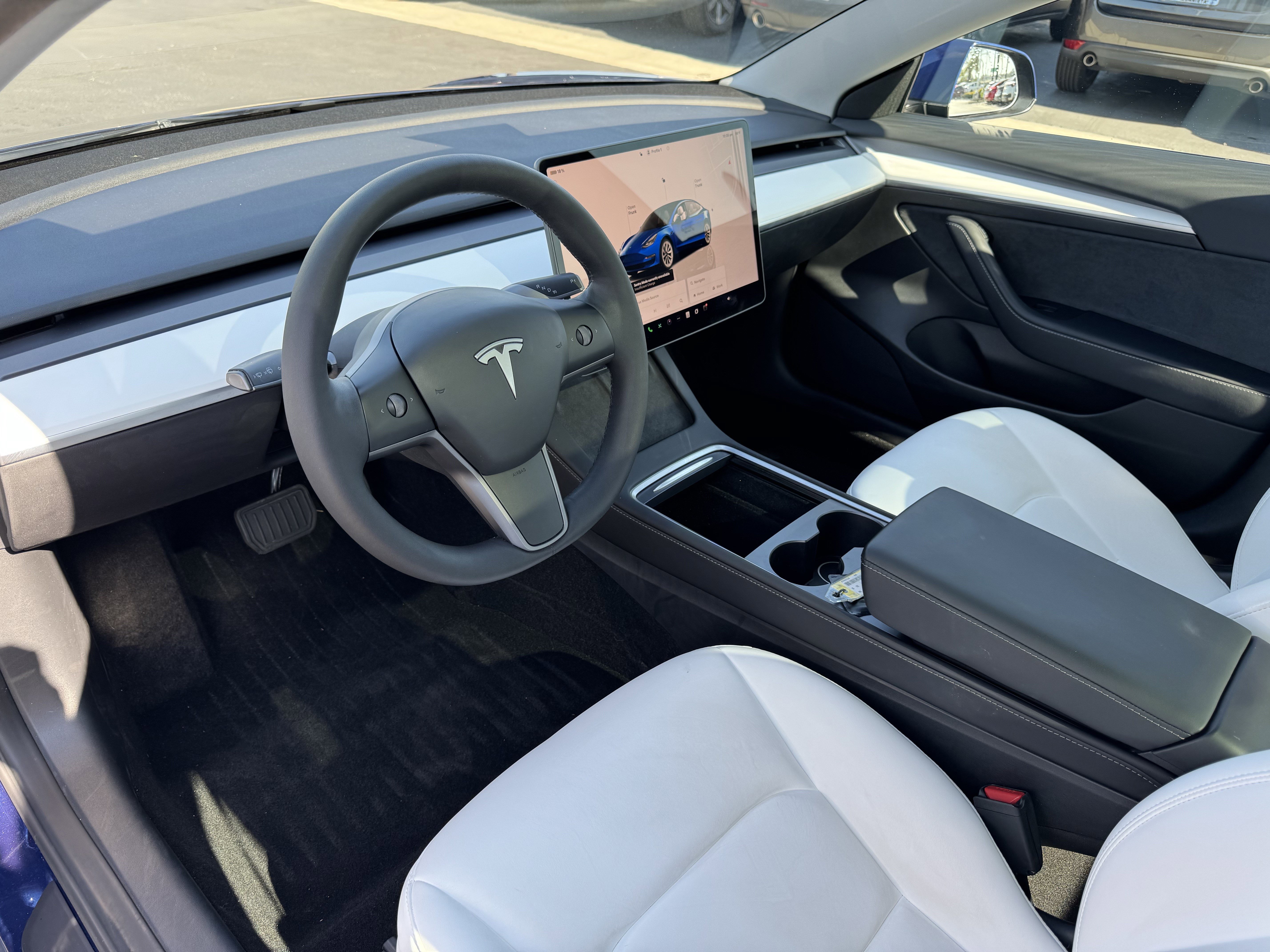 Used 2023 Tesla Model 3 Standard Range image 17