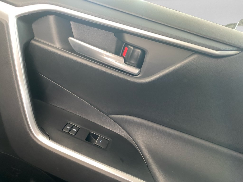 Used 2025 Toyota RAV4 XLE FWD image 22