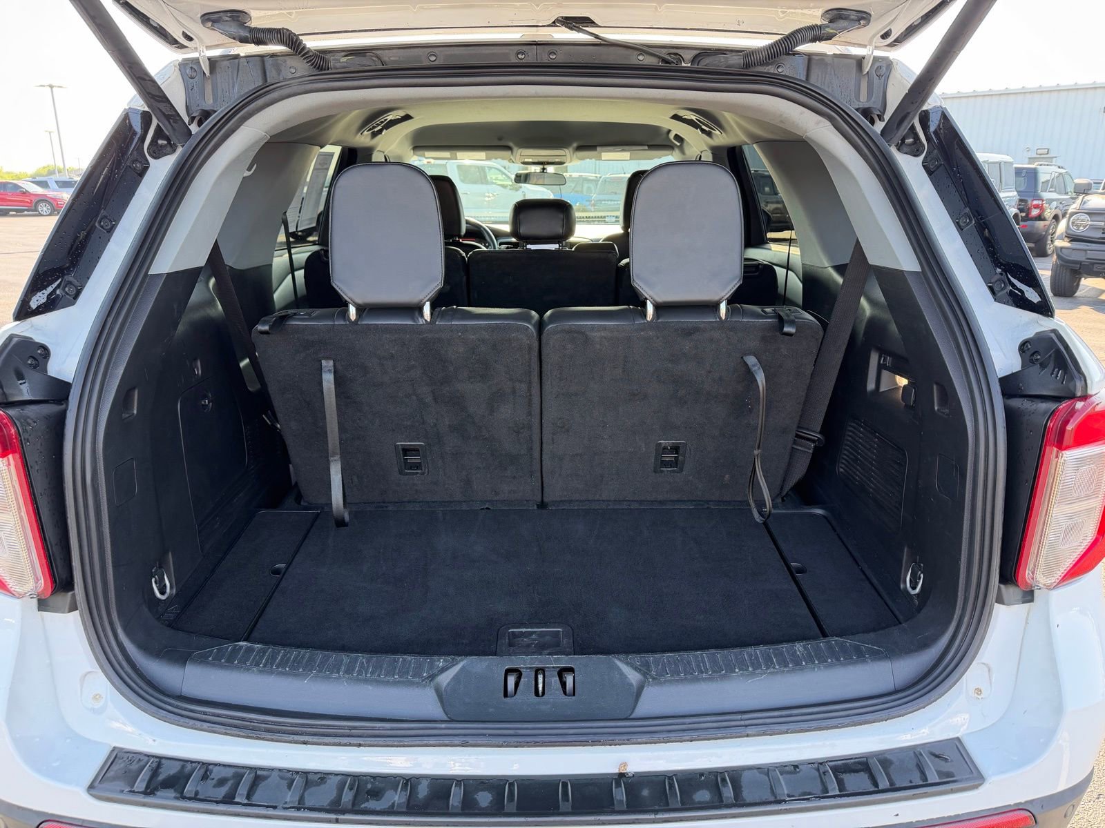 Used 2024 Ford Explorer XLT w/ Equipment Group 202A RWD image 11