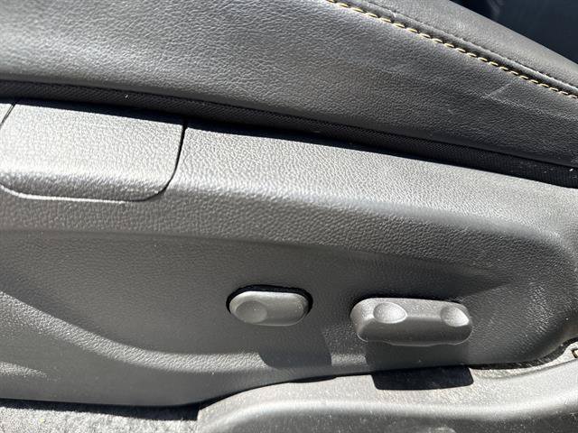 Used 2019 Chevrolet Trax LT w/ LT Convenience Package FWD image 14