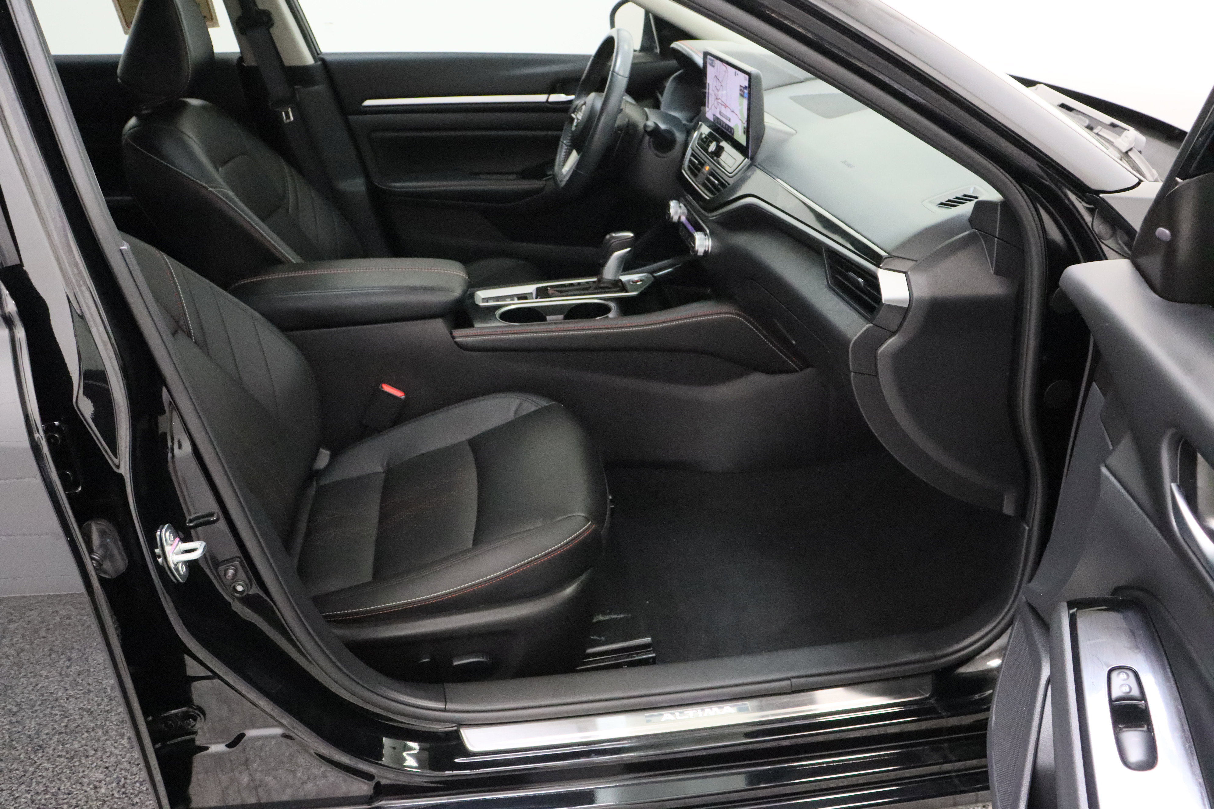 Used 2024 Nissan Altima 2.0 SR image 39