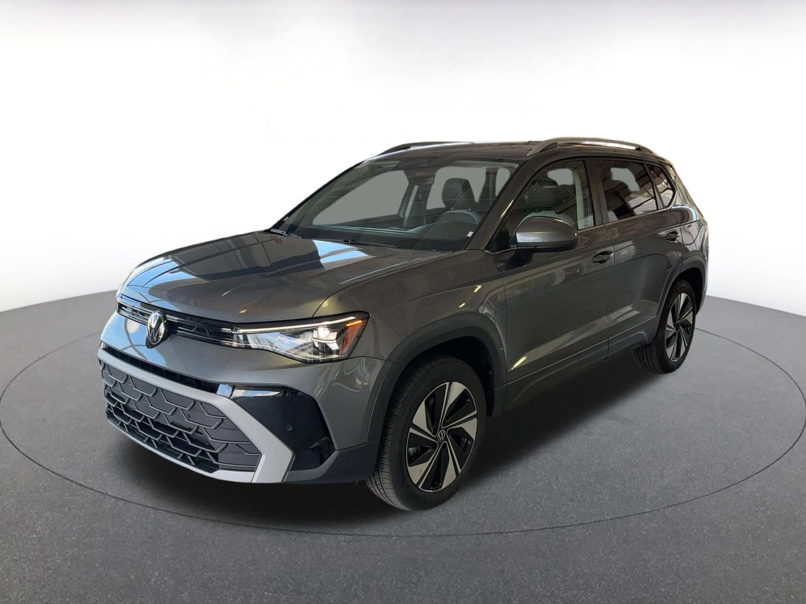 Used 2025 Volkswagen Taos SE image 6