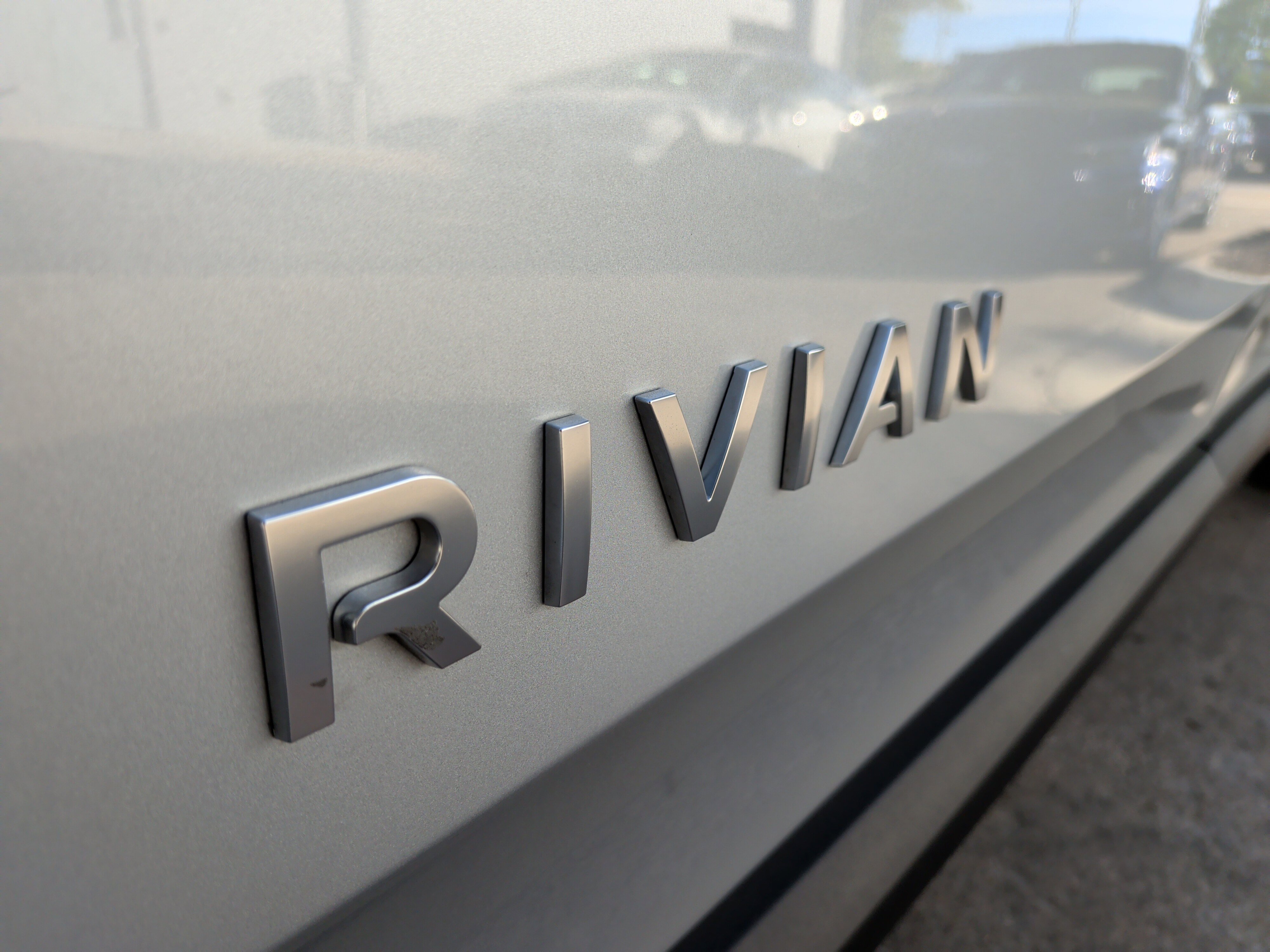 Used 2024 Rivian R1T Adventure image 38