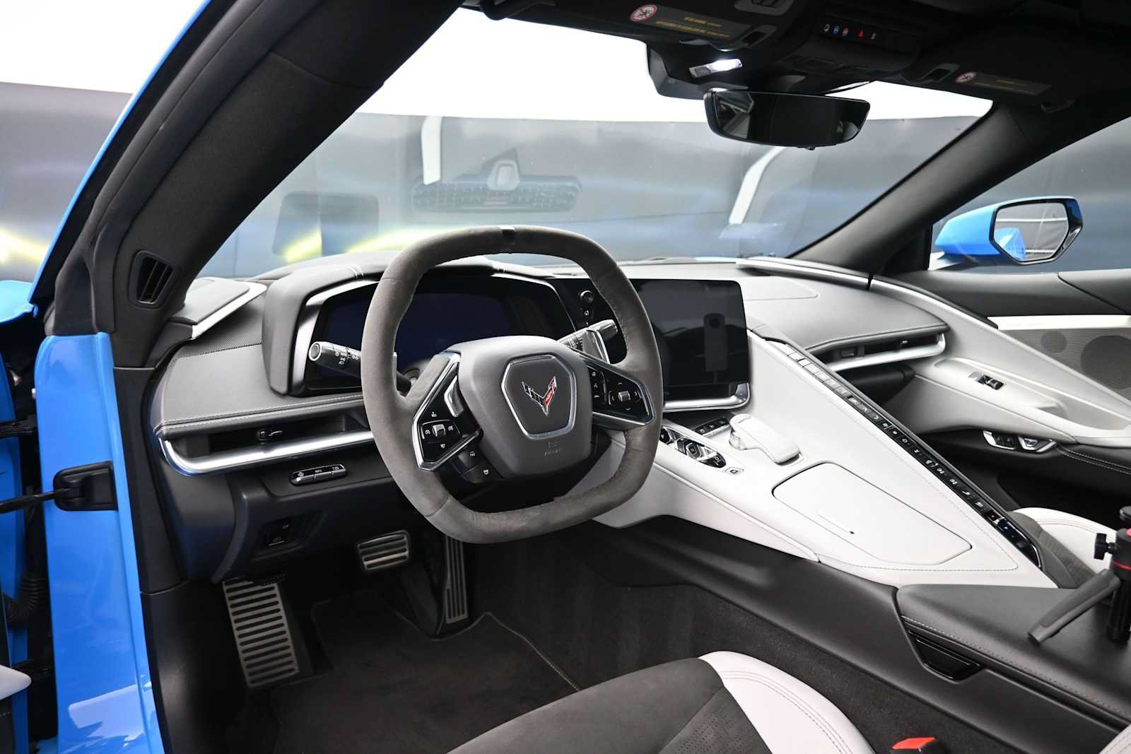 Used 2021 Chevrolet Corvette Stingray Preferred Cpe w/ Engine Appearance Package RWD image 4