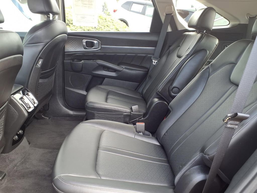 Certified 2023 Kia Sorento SX image 10